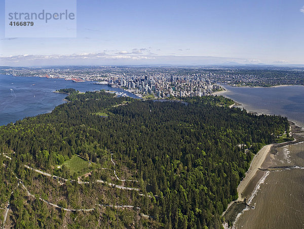 Stanley Park und Skyline von Vancouver  British Columbia  Kanada  Nordamerika