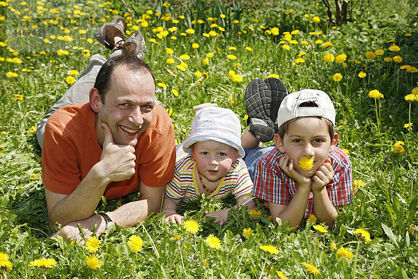 Der Vater Gaudenz Huggel mit seinen 2 Kindern (Söhnen)