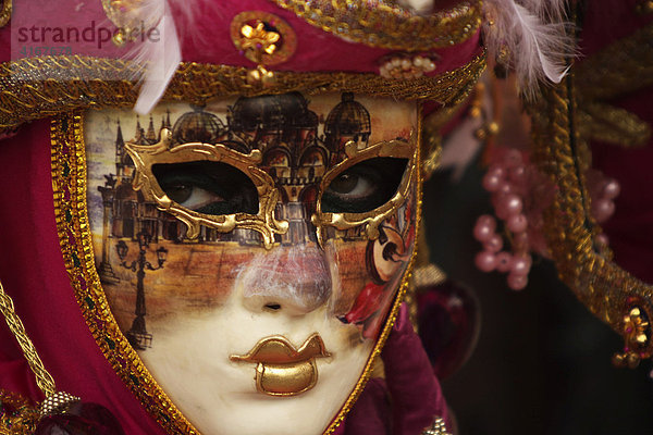 Maskenträger beim Karneval in Venedig  Venedig  Italien  Europa