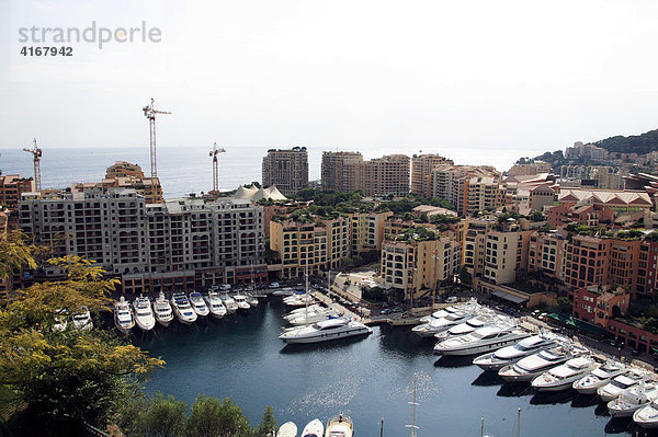 Stadtansicht mit Blick auf den Hafen von Monaco  Fürstentum Monaco