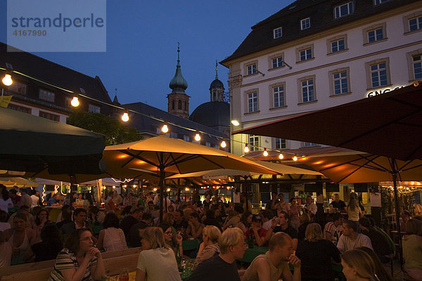 Weinfest Weindorf am Marktplatz Würzburg Unterfranken Bayern