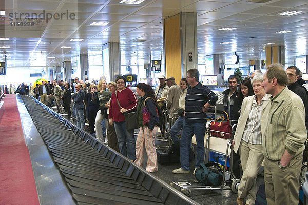 Gepäckausgabe in Flughafen Teneriffa Süd Reina Sofia