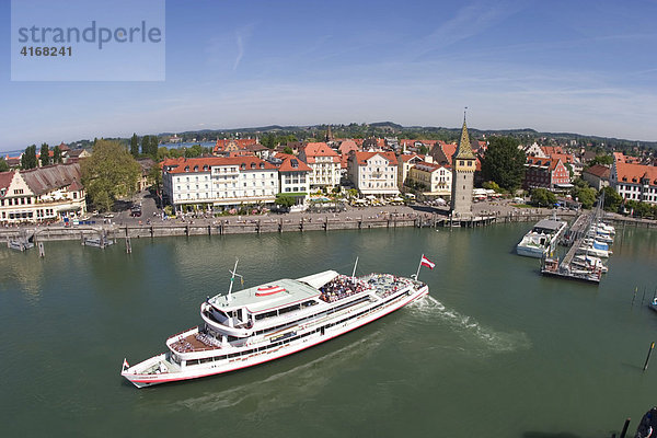 Seehafen in Lindau am Bodensee - Blick vom Neuen Leuchtturm - Bayern