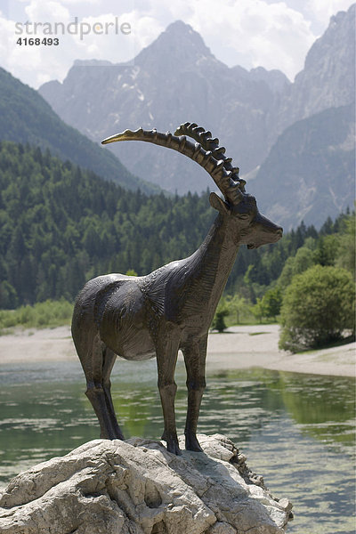 Steinbock-Skulptur am Jasna-See bei Kranjska Gora - Slowenien