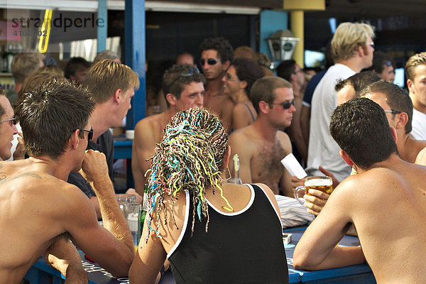 Der Partystrand Platja d¥en Bossa an der Bar Bora Bora - Ibiza