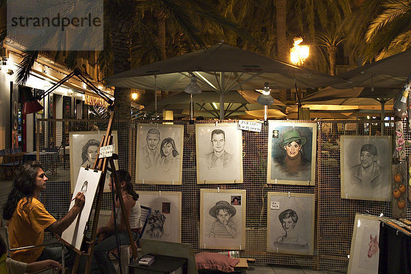 Porträtmaler in Eivissa bei Nacht
