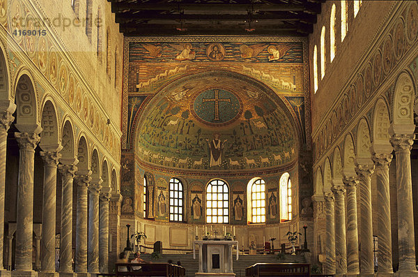 Italien Emilia-Romagna Ravenna Basilika Sant Apollinare Nuovo Mosaiken