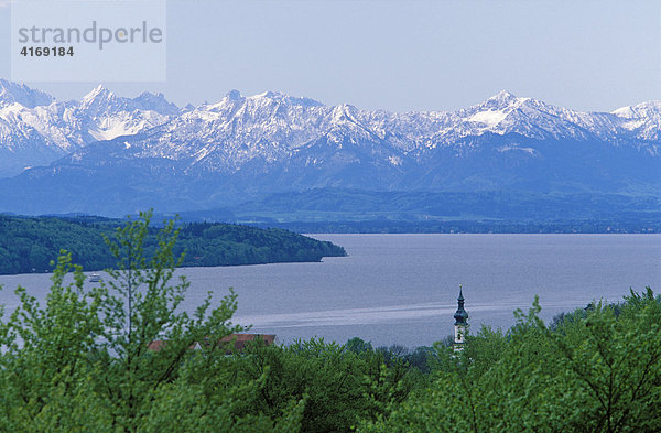 Deutschland Oberbayern Starnberger See Alpenkette - Blick über Starnberg