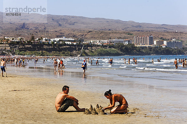 Strand in Playa del Ingles  Blick auf San Agustin  Costa Canaria  Gran Canaria  Kanaren  Spanien
