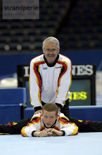 Wolfgang HAMBÜCHEN  Vater und Trainer von Fabian HAMBÜCHEN GER  während des Turnweltcup in Stuttgart 2006 beim Aufwärmen