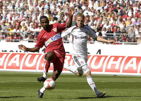 Zweikampf CACAU VfB Stuttgart (links) gegen Christian LELL FC Bayern München  Schuß zum 2:0