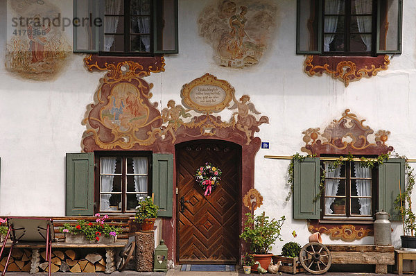 Lüftlmalerei an einer Hausfassade  Kunst  Oberammergau  Oberbayern  Bayern  Deutschland  Europa