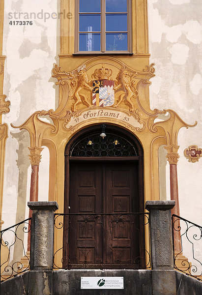 Lüftlmaleirei am Eingang zum Forstamt 1753  Kunst  Oberammergau  Oberbayern  Bayern  Deutschland  Europa