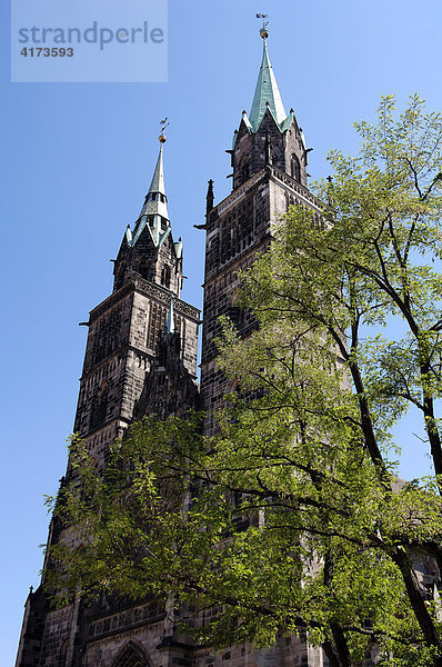 Türme der St.Lorenz Kirche  Nürnberg  Mittelfranken  Bayern  Deutschland  Europa