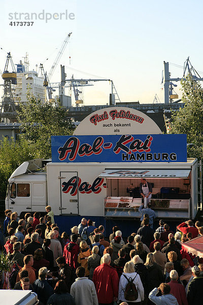 Marktstand Aale Kai auf dem Hamburger Fischmarkt  Altona  Hamburg  Deutschland