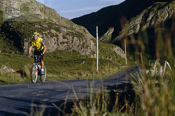 Mountainbiker  Atlantic Drive  Achill Island  Irland