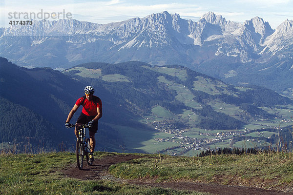 Mountainbiker  Streif  Kitzbühel  Tirol  Österreich