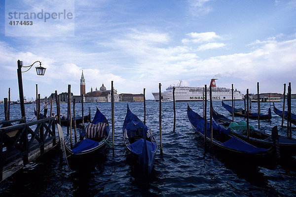 Gondeln  San Giorgio  Venedig  Italien