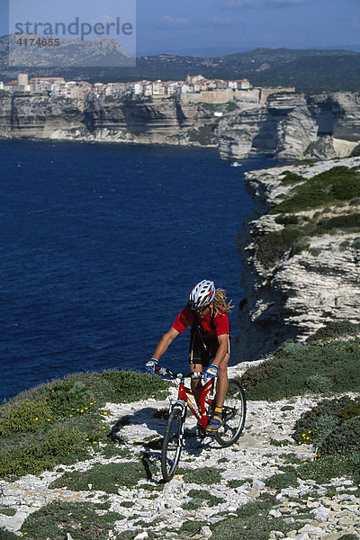 Mountainbiker  Bonifacio  Korsika  Frankreich