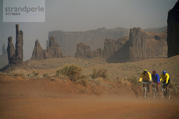 Mountainbiker  Monument Valley  Utah  USA