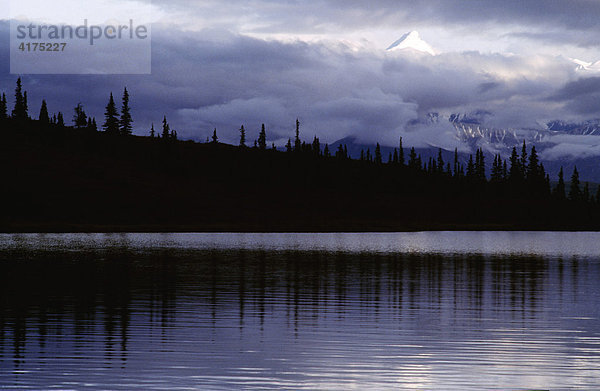 Alaska Range  Wonder Lake  Denali Nationalpark  Alaska  USA  Nordamerika