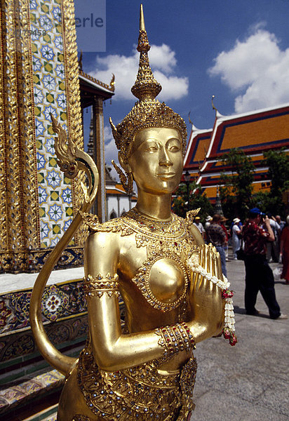 Vergoldete Statue  Wat Phra Keo  Königspalast  Bangkok  Thailand
