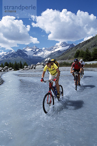Mountainbiker  Grindjisee  Zinalrothorn  Zermatt  Wallis  Schweiz
