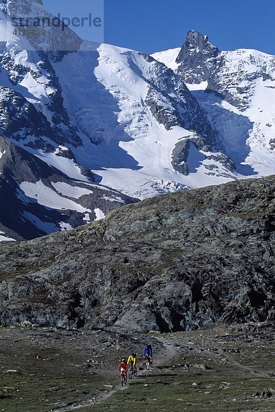 Mountainbiker  Schwarzsee  Obergabelhorn  Zermatt  Wallis  Schweiz