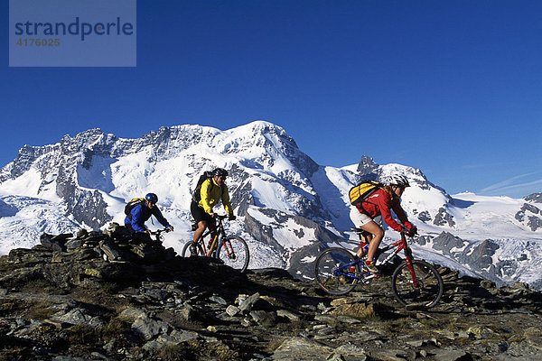 Mountainbiker  Riffelalp  Breithorn  Zermatt  Wallis  Schweiz