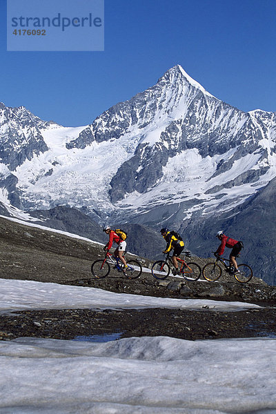 Mountainbiker  Rothorn-Station  Weisshorn  Zermatt  Wallis  Schweiz