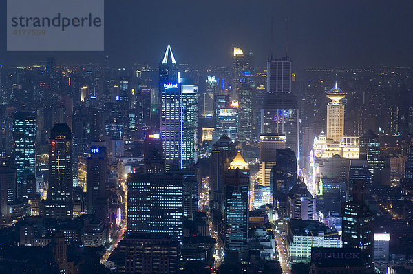 Blick vom Oriental Pearl Tower  Shanghai  China