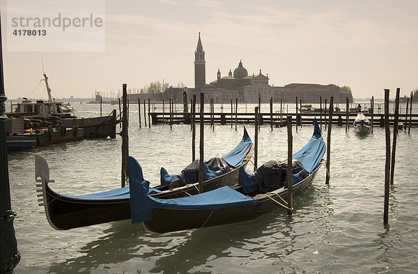 Gondeln in Venedig  San Marco  Italien