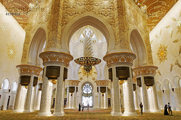 Gebetsraum der Sheikh Zayed bin Sultan Al Nahjan Moschee  Grand Mosque  drittgrößte Moschee der Welt  Emirat Abu Dhabi  Vereinigte Arabische Emirate  VAE  Asien