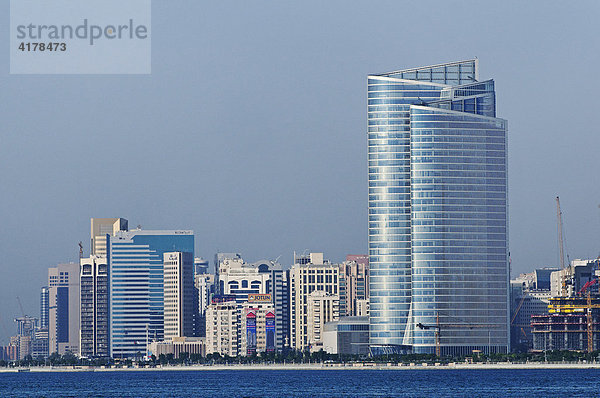 Skyline von Abu Dhabi Stadt  Emirat Abu Dhabi  Vereinigte Arabische Emirate  VAE  Asien