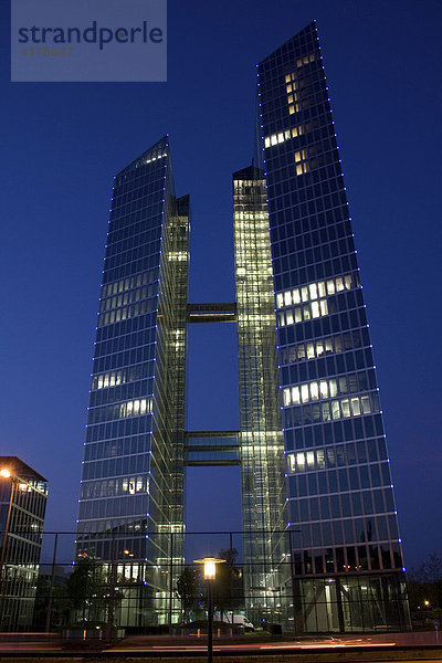 Highlight Towers  nachts  München  Oberbayern  Bayern  Deutschland