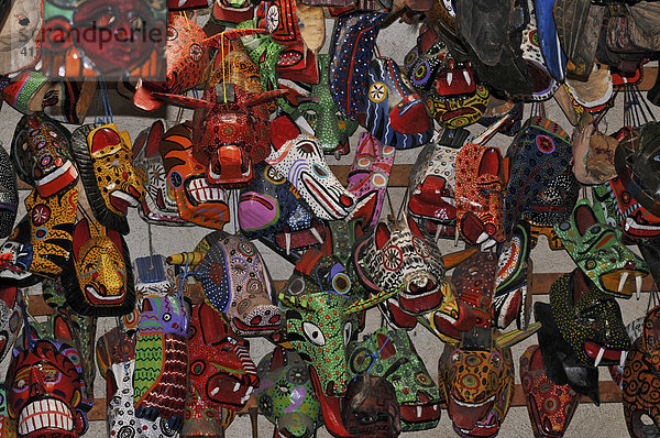 Bunte Masken  Santiago Atitlan  Guatemala  Mittelamerika