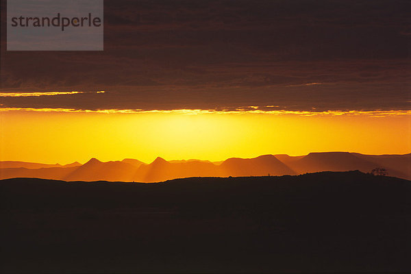 Sonnenuntergang über Gebirge  Damaraland  Namibia  Afrika