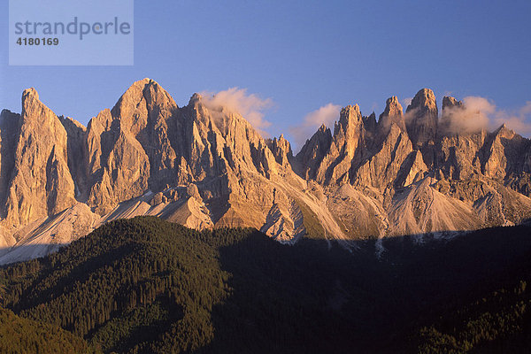 Geislerspitzen in den Dolomiten im Abendrot  Südtirol  Italien