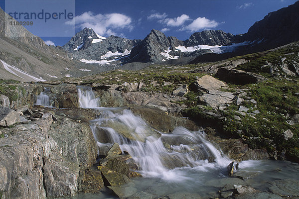 Bach vor dem Großglockner  Nationalpark Hohe Tauern  Osttirol  Österreich  Europa