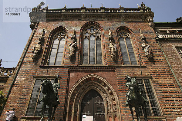Bremer Rathaus von der Seite  Bremen  Deutschland  Europa
