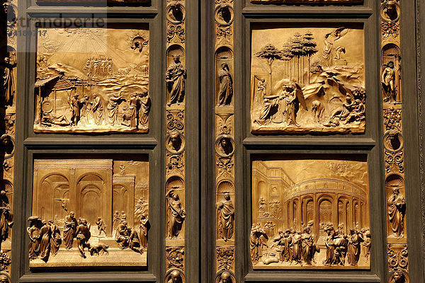 Bronzetür des Baptisterium San Giovanni  Florenz  Toskana  Italien