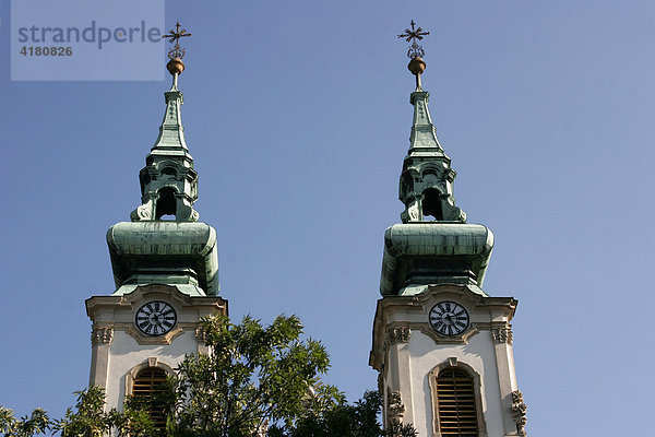 Zwillingstürme der barocken St.- Anna-Kirche Budapest Ungarn Europa