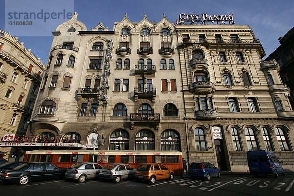 Das Ring City Panzio Hotel im Zentrum der Stadt Budapest Ungarn Europa