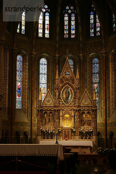Altar der Matthiaskirche in der Alstadt von Budapest Ungarn Europa