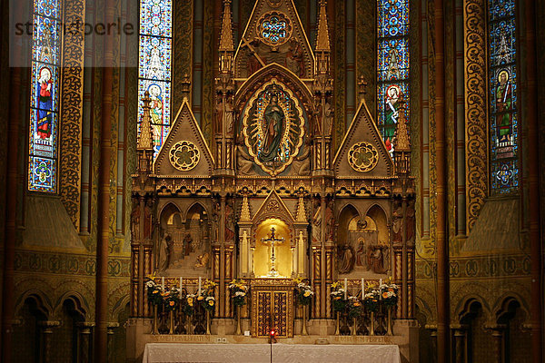 Altar der Matthiaskirche in der Alstadt von Budapest  Budapest Ungarn Europa