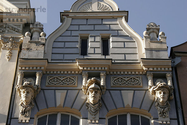 Köpfe an einer Fassade in der Altstadt von Danzig/Gdansk  Polen  Europa