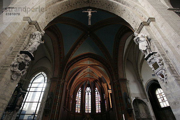 Innenraum der spätgotischen Kathedrale Notre-Dame du Sablon aus dem 15./16. Jahrhundert Brüssel Belgien Europa