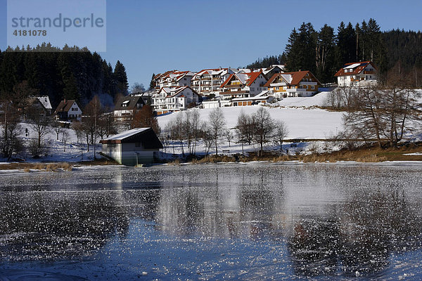 Winter am zugefrorenem Schluchsee im Schwarzwald  Baden-Württemberg  Deutschland  Europa