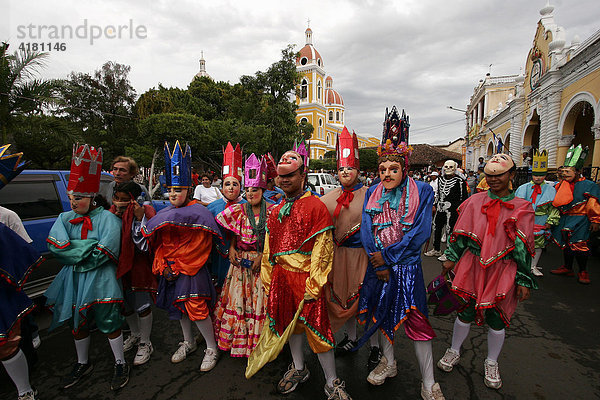Strassenfest in Granada: Karneval  Live Musik und Poesie-Festival in Granada  Nicaragua  Mittelamerika