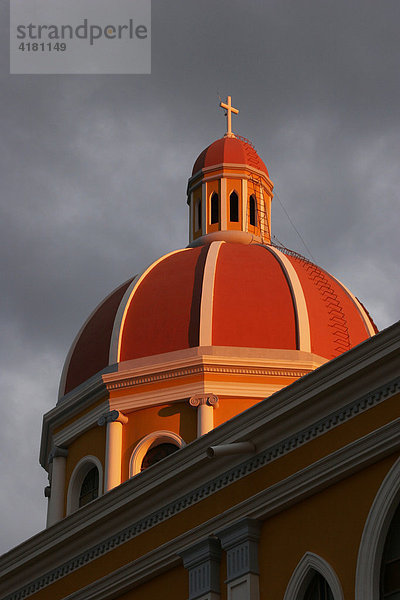 Die Kuppel der Kathedrale von Granada  Nicaragua  Mittelamerika